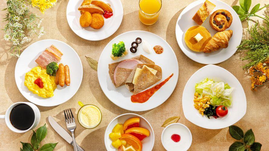 ご朝食はカフェテリアブッフェスタイルでお楽しみいただけます。